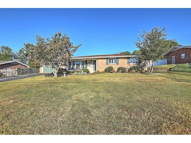 807 Ridgefield Dr, Johnson City, TN 37601 - photo 2