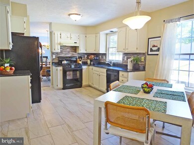 18 Jennifer Ln, Morrisville, PA 19067 - photo 7