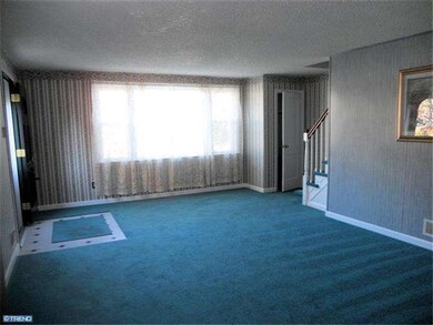 211 Evergreen Ave, Folsom, PA 19033 - photo 4