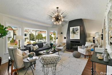 Enjoy bright, spacious rooms and high-end finishes accented by soaring ceilings, arched doorways, large windows, beautiful hardwood floors and recessed lighting.