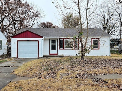 808 N Barber St, McPherson, KS 67460 - photo 2