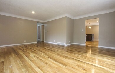 2318 California St, Cedar Falls, IA 50613 - photo 4