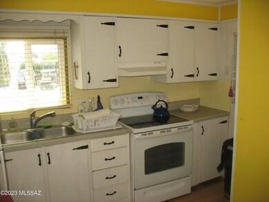 5472 Box R Kitchen 2