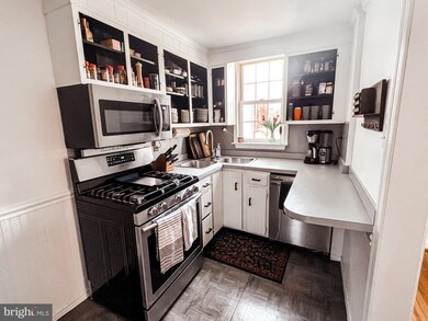 347 Holmes Rd, Holmes, PA 19043 - photo 7