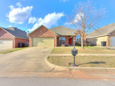 1905 NE 7th St, Moore, OK 73160 - photo 2