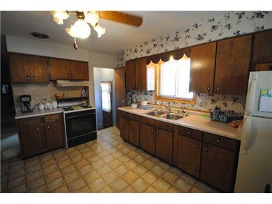 806 Ash St, Beech Grove, IN 46107 - photo 5