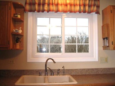 822 Brandt Dr, Lake In the Hills, IL 60156 - photo 6