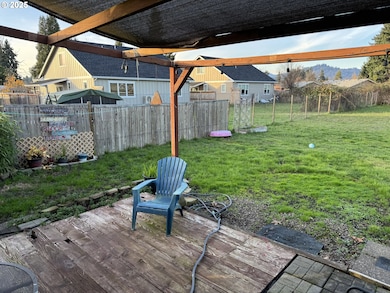 5570 B St, Springfield, OR 97478 - photo 3