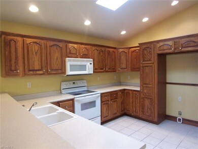 Lots of counter tops space, electric range, microw