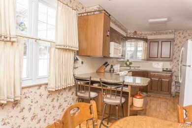 41 N Sycamore St, Macungie, PA 18062 - photo 5