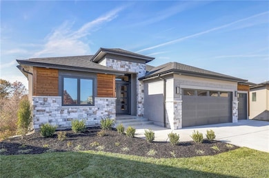 916 Savannah Ln, Greenwood, MO 64034 - photo 2