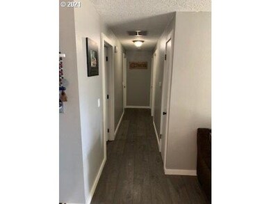 701 SW 20th Cir, Troutdale, OR 97060 - photo 6