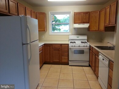 14416 Bel Pre Dr, Silver Spring, MD 20906 - photo 2