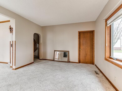 33-web-or-mls-50 Latrobe Ave-34