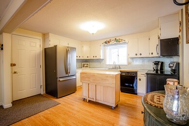 9 Susan Ln, Rochester, NH 03867 - photo 2