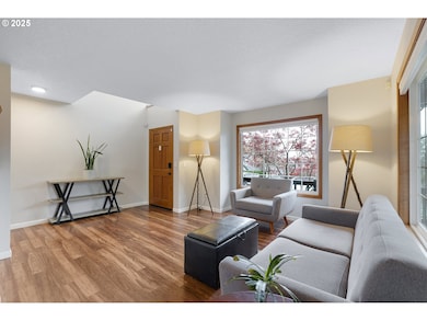 Living Room/Entrance