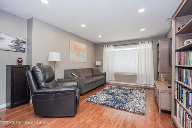 21 Regina Ln, Staten Island, NY 10312 - photo 7