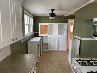 503 Forest Dr SE, Cedar Rapids, IA 52403 - photo 3