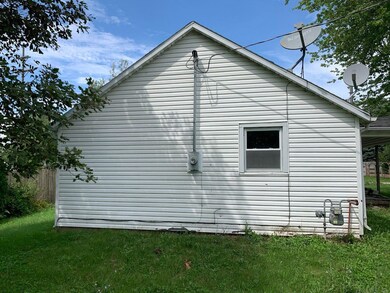 102 W Railroad St, Converse, IN 46919 - photo 3