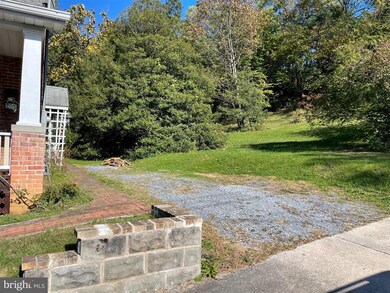 211 E North St unit FRONT, Waynesboro, PA 17268 - photo 3