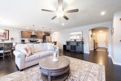 406 Copper Creek Dr, Mount Washington, KY 40047 - photo 5