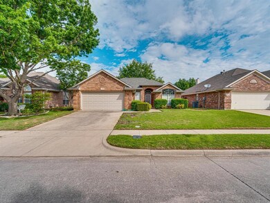 324 Chantilly Ct, Hurst, TX 76054 - photo 2