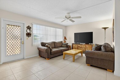 326 Grantham B unit 326, Deerfield Beach, FL 33442 - photo 3