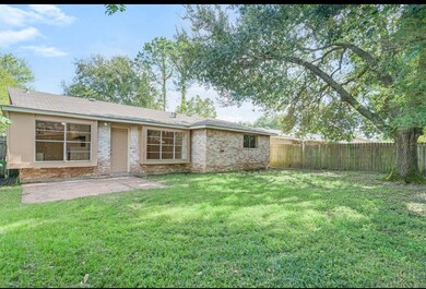16622 Barcelona Dr, Friendswood, TX 77546 - photo 2