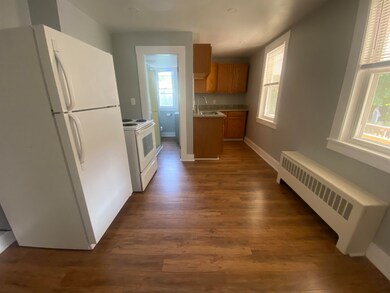 25 Elm St unit B, Newmarket, NH 03857 - photo 4
