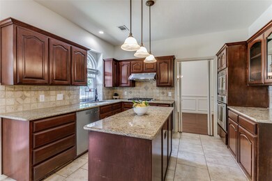 6117 Pebble Creek Dr, North Richland Hills, TX 76180 - photo 7