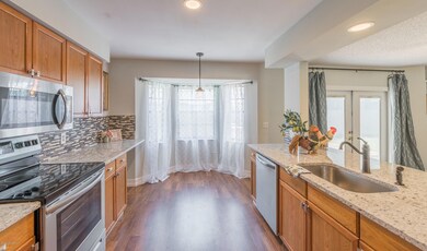 2647KathiKimStreet-82-HDR