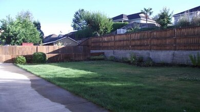 652 Meadowbrook Dr, Central Point, OR 97502 - photo 4