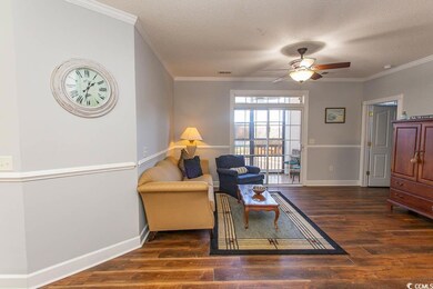 Living area with baseboards, visible vents, orname