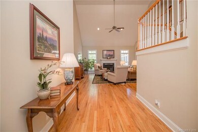2-story foyer