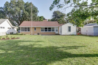807 E Pinzon St, Tuscola, IL 61953 - photo 5