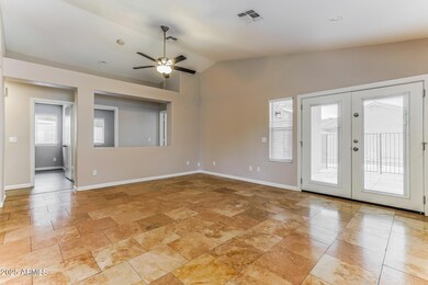 006-photo-living-room-13919599