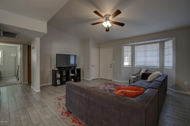 Living room/Entry