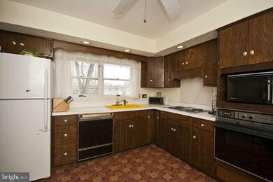 8209 Thornton Rd, Towson, MD 21204 - photo 6