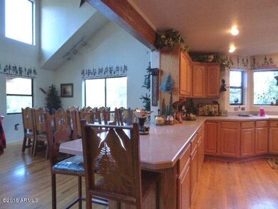 Kitchen breakfast bar