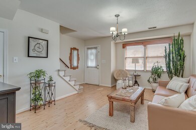 1050 Hampton Cir, Hagerstown, MD 21742 - photo 5