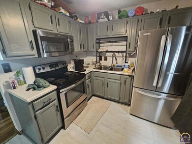 3559 SW Westview Ave, Topeka, KS 66611 - photo 2