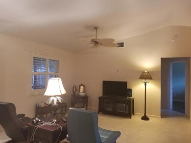 5041 El Claro Cir Living