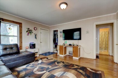 06-3841 11th St-6