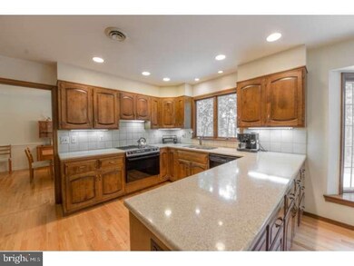 6370 Woodfern Dr, Emmaus, PA 18049 - photo 7