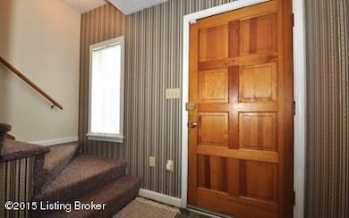 Chenoweth Run Rd entry