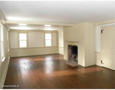 B-Living Room