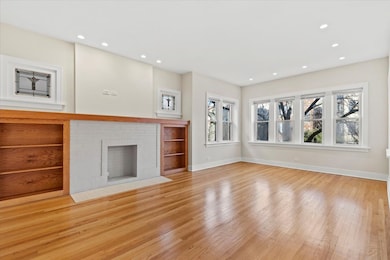 4912 N Washtenaw Ave unit 3, Chicago, IL 60625 - photo 2