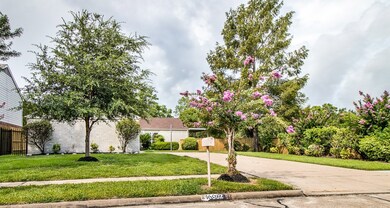 16602 Oxnard Ln, Friendswood, TX 77546 - photo 3