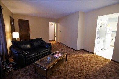 520 E 6th St S, Newton, IA 50208 - photo 5