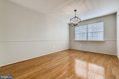 4713 Grand Bend Dr, Catonsville, MD 21228 - photo 4